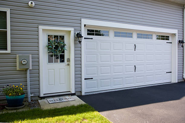 24/7 Emergency Garage Door Panel Replacement experts in Glenwood, AR